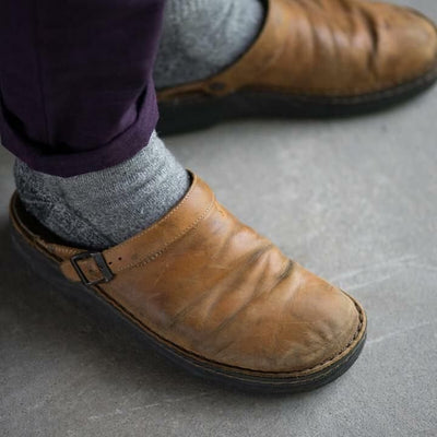 Henrik – Elegant Orthopaedic Leather Clogs – Non-Slip, Padded Sole